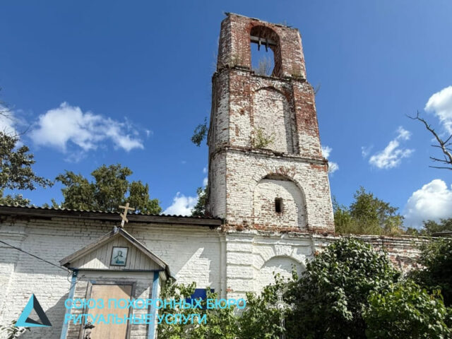 kladbishche-gorod-novaya-ladoga-na-ulice-krenicy-volhovskiy-rayon-blagoustroystvo-mogil-pamyatnik-iz-granita-ustanovka